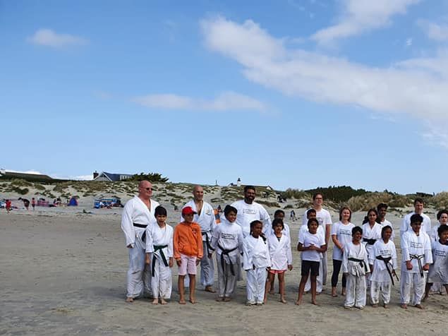 15th of Aug saw 25+ students journey to West Wittering for our first beach training day.
Sensei Shyam and Sensei Anas took the studetns through a fun packed lesson of kicking and punching and getting wet in the water. This should hopefully become and annual event on the club calendar now :-)
